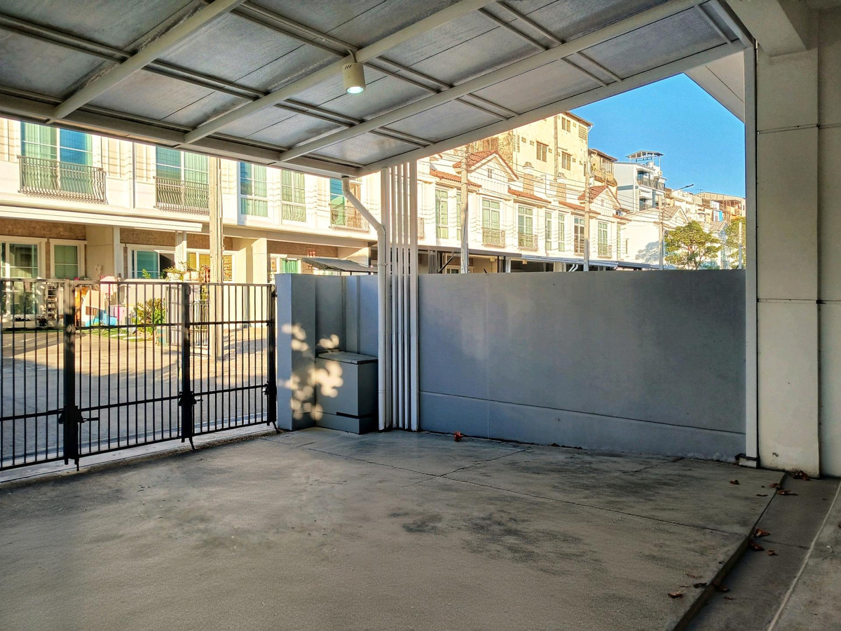 ให้เช่าทาวน์โฮมบางนา แบริ่ง ลาซาล : 🚩🌟🍀 ให้เช่า อินดี้ บางนา-รามคำแหง2 ทาวน์โฮมพรีเมียมเกรด หลังริม ตั้งบนทำเลศักยภาพ เดินทางง่าย ใกล้รถไฟฟ้า และรายล้อมไปด้วยสิ่งอำนวยควมสะดวกมากมาย ห้างใหญ่ ถนนใหญ่ ใกล้ทางด่วน✅ 