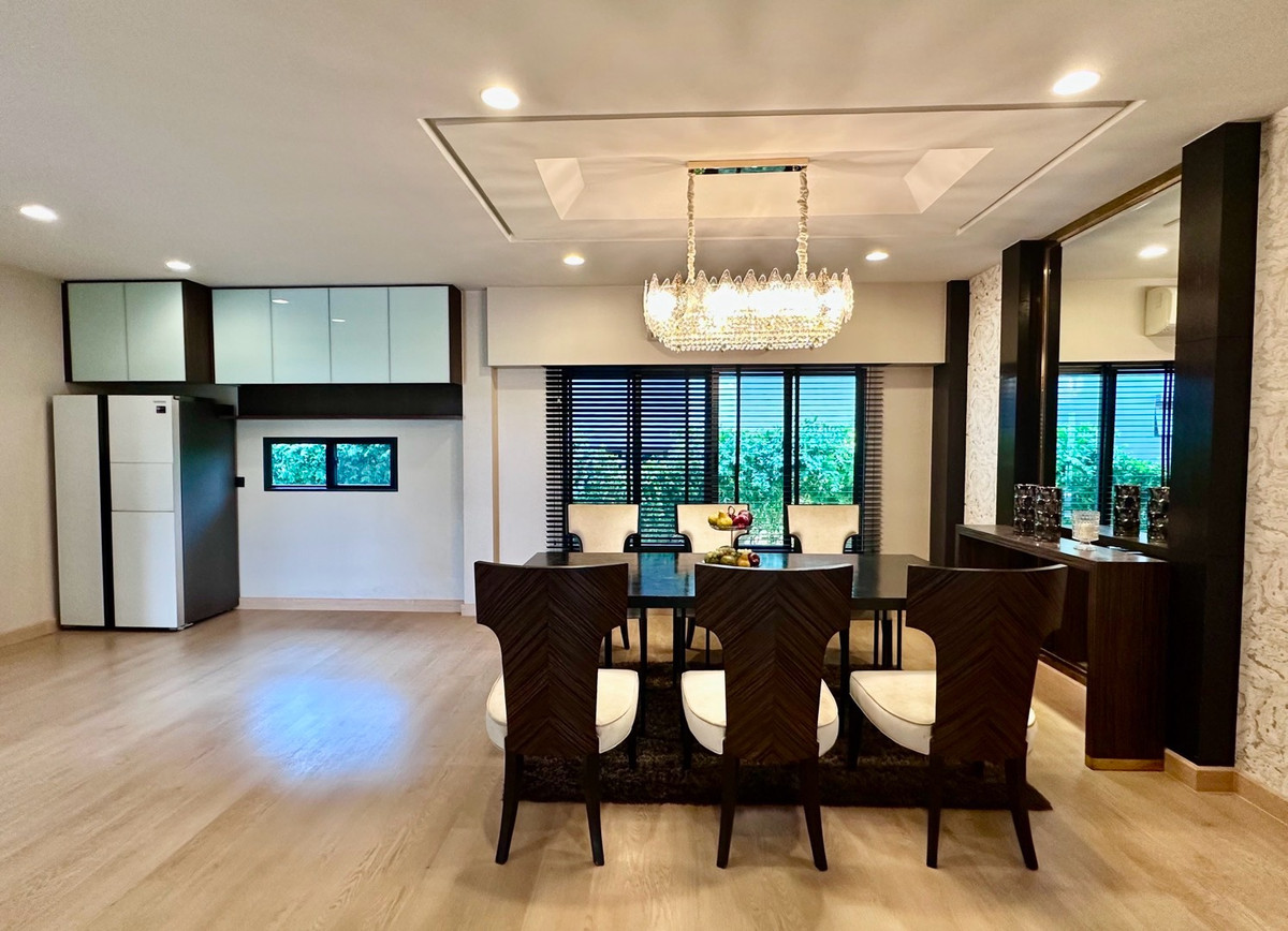 For RentHousePattanakan, Srinakarin : 💎 稀有大户型别墅！6卧5卫 + 多功能房 + 独立佣人房
距离 Brighton 国际学校仅 1 分钟，月租仅 220,000 泰铢

🌟 一次看房，看遍整个项目！同项目及周边区域还有多套房源可选 🌟

📌 可立即入住