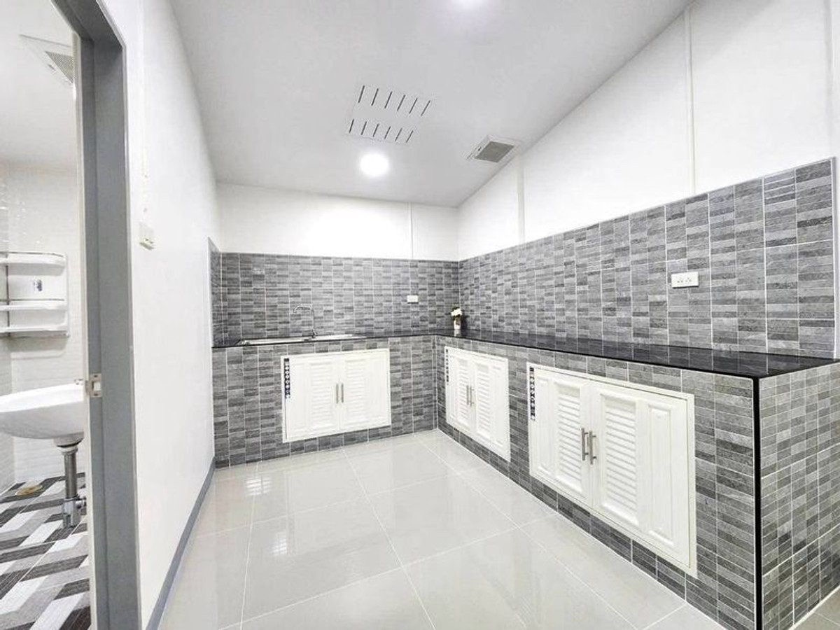 For SaleTownhomePattaya, Bangsaen, Chonburi : Eastern Land House 1 / 2 Bedrooms (For Sale), Eastern Land House 1 / 2 Bedrooms (FOR SALE) YEAN078