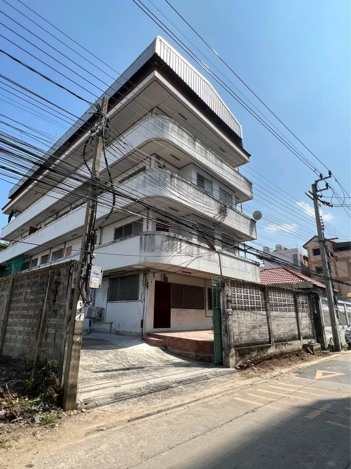 ให้เช่าอาคารพาณิชย์อ่อนนุช อุดมสุข : LTH14041 – Commercial for Rent | Udomsuk 42 | 1500 sqm | 15 Rooms 9 Baths | Near BTS Udomsuk | 120K/Month | อาคารพาณิชย์ให้เช่า อุดมสุข 42