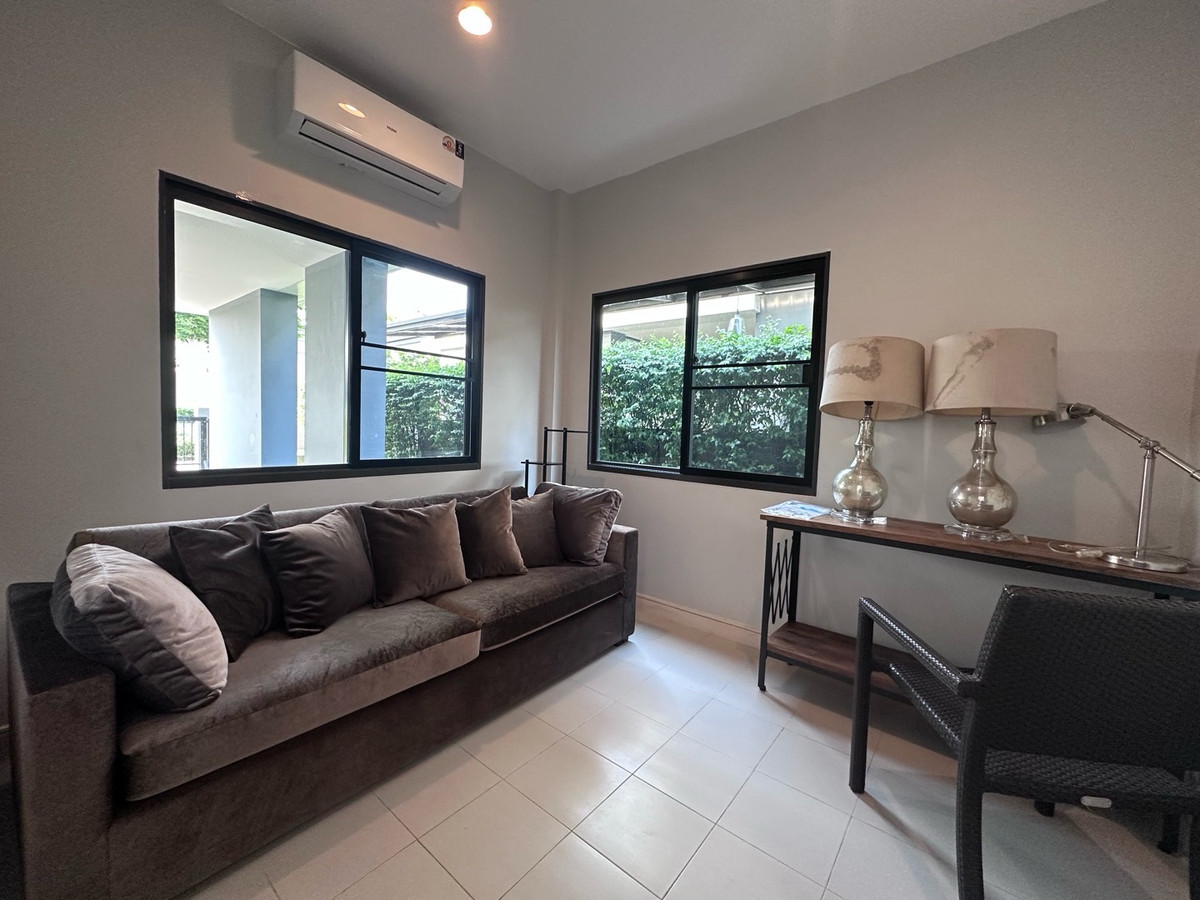 For RentHousePattanakan, Srinakarin : 💎 稀有大户型别墅！6卧5卫 + 多功能房 + 独立佣人房
距离 Brighton 国际学校仅 1 分钟，月租仅 220,000 泰铢

🌟 一次看房，看遍整个项目！同项目及周边区域还有多套房源可选 🌟

📌 可立即入住