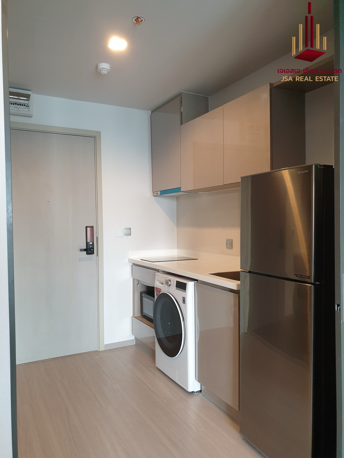 For SaleCondoLadprao, Central Ladprao : ✨ For Sale: Life Ladprao Condo ✨ 💰 Only 4,000,000 THB