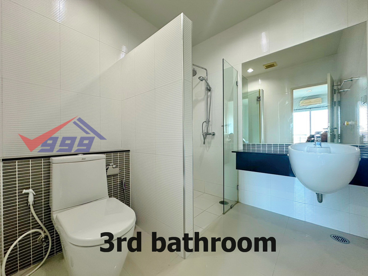 For RentCondoPattanakan, Srinakarin : For rent: Corner condo, 2 bedrooms, clean and tidy room