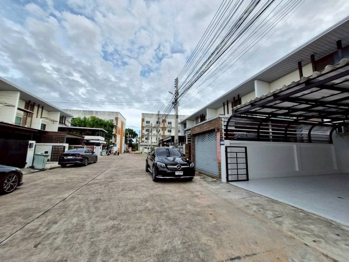 For SaleTownhomePattaya, Bangsaen, Chonburi : Chaiyapruek Townhome / 2 Bedrooms (Sale with Tenant) AM015