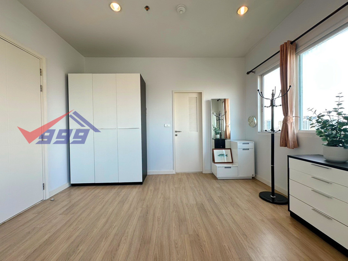 For RentCondoPattanakan, Srinakarin : For rent: Corner condo, 2 bedrooms, clean and tidy room