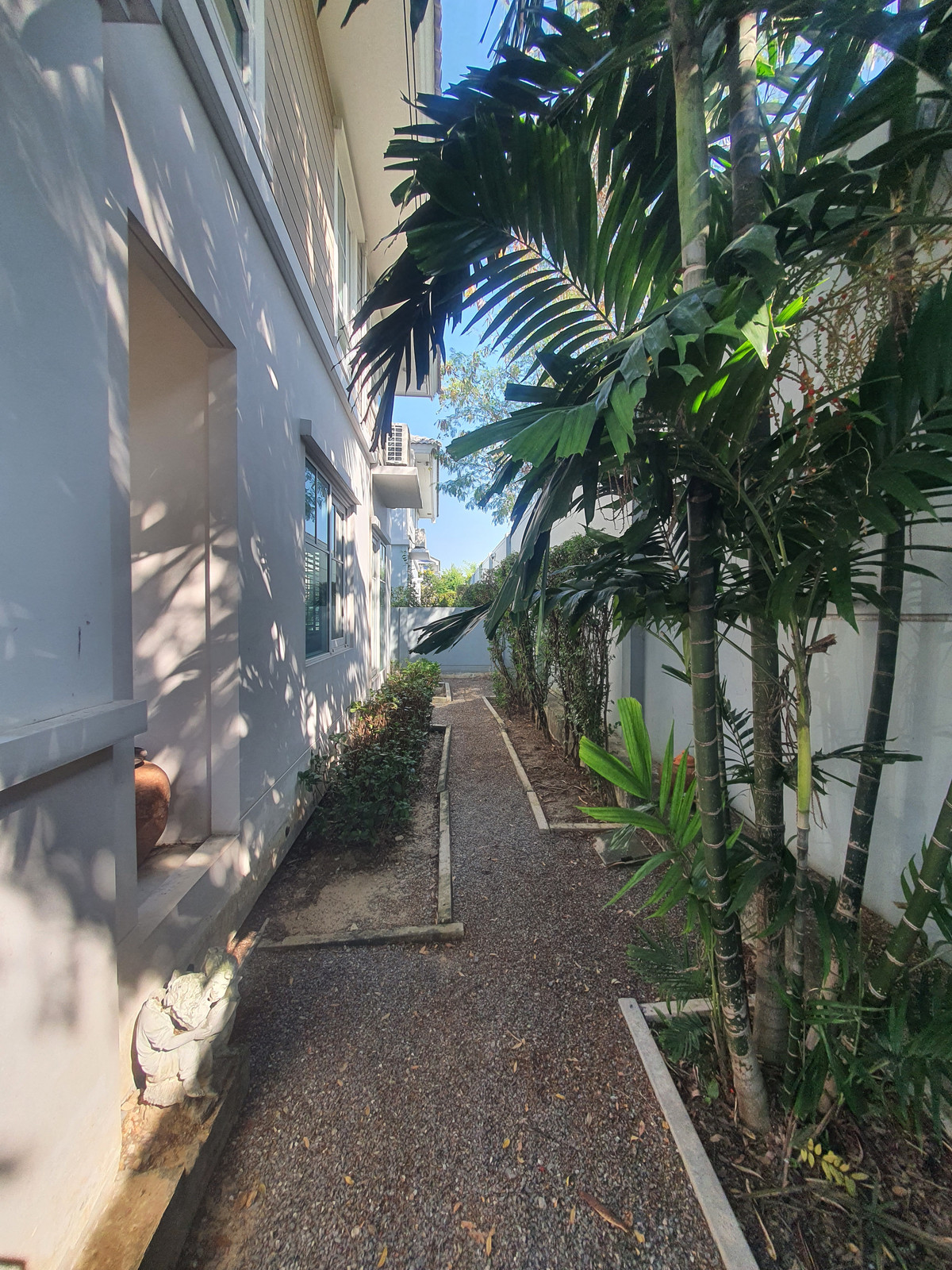 ขายบ้านพุทธมณฑล ศาลายา : ขายบ้านเดี่ยวหลังมุม ม.วิลลาจจิโอ ปิ่นเกล้า-ศาลายา จาก Land & Houses  บ้านสวย สไตล์ Urban Cottage, สวนรอบบ้านร่มรื่น, ใกล้มหาวิทยาลัยมหิดล เพียง 3 กม. 