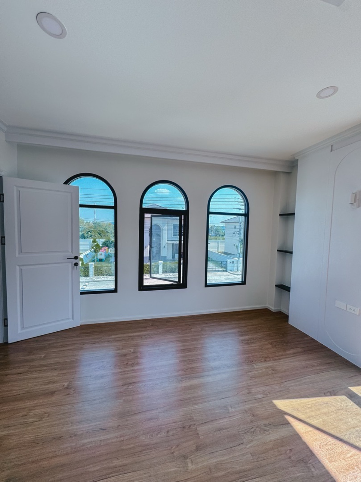 ขายบ้านมหาชัย สมุทรสาคร : 𝗟𝗮𝗸𝗲 𝗦𝗲𝗿𝗲𝗻𝗲 𝗥𝗮𝗺𝗮 𝟮 บ้านใหม่ ต่อเติมครัว บิ้วอินครบ 