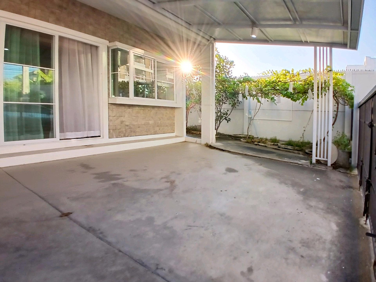 ให้เช่าทาวน์โฮมบางนา แบริ่ง ลาซาล : 🚩🌟🍀 ให้เช่า อินดี้ บางนา-รามคำแหง2 ทาวน์โฮมพรีเมียมเกรด หลังริม ตั้งบนทำเลศักยภาพ เดินทางง่าย ใกล้รถไฟฟ้า และรายล้อมไปด้วยสิ่งอำนวยควมสะดวกมากมาย ห้างใหญ่ ถนนใหญ่ ใกล้ทางด่วน✅ 