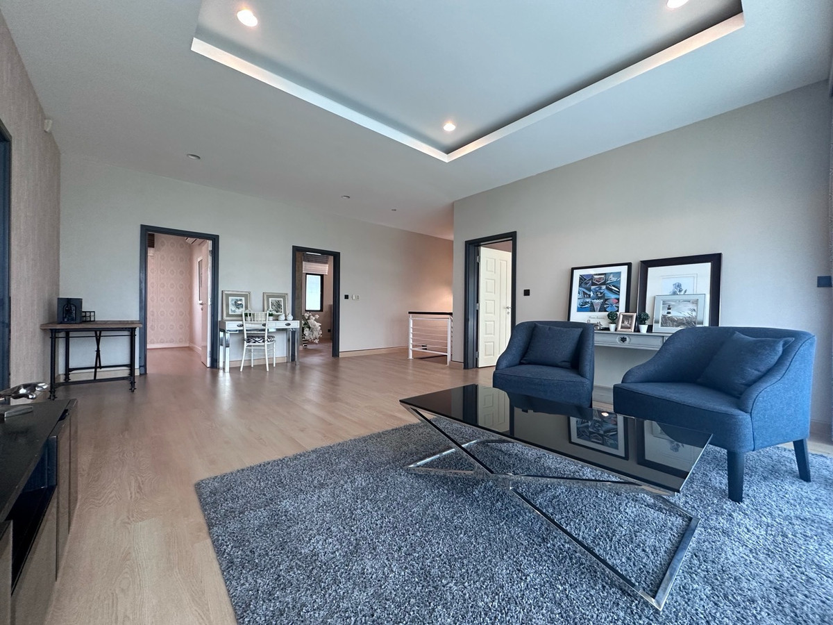 For RentHousePattanakan, Srinakarin : 💎 稀有大户型别墅！6卧5卫 + 多功能房 + 独立佣人房
距离 Brighton 国际学校仅 1 分钟，月租仅 220,000 泰铢

🌟 一次看房，看遍整个项目！同项目及周边区域还有多套房源可选 🌟

📌 可立即入住