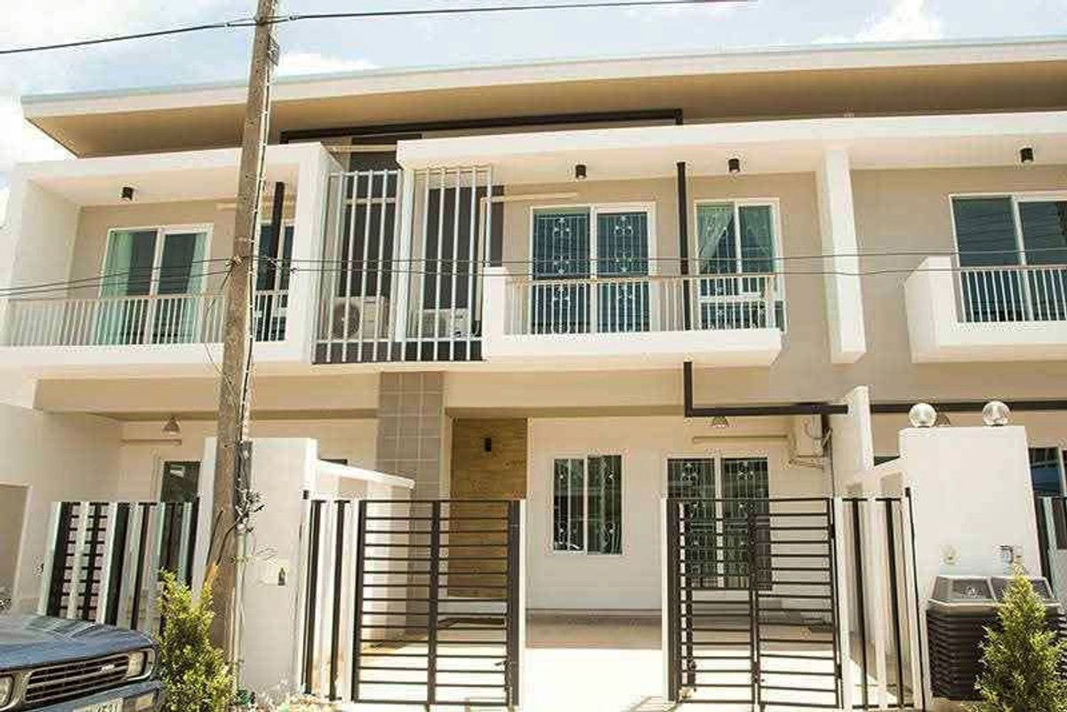 ให้เช่าทาวน์โฮมเชียงใหม่ : ทาวน์เฮ้าส์ในโครงการ ให้เช่าเดือนละ 18,000 บาท ใกล้เซ็นทรัลแอร์พอร์ตเพียง 10 นาที No.1H666