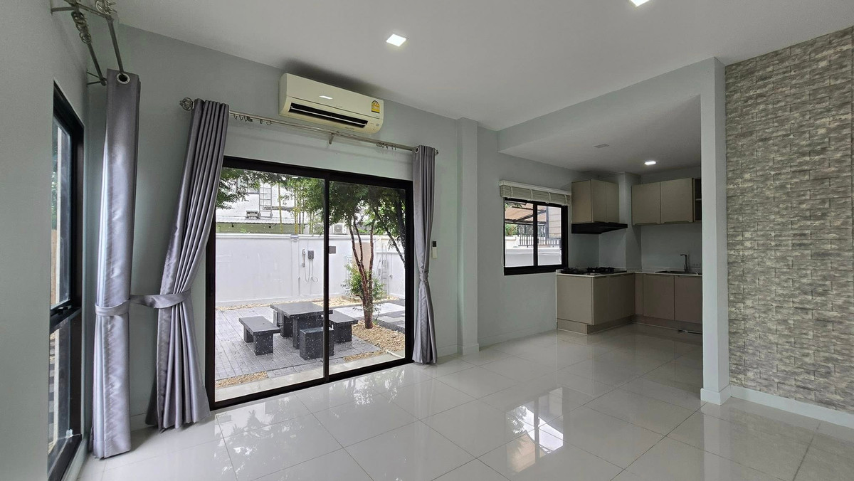 For RentTownhomeMin Buri, Romklao : Villa Albero Rama 9 - Srinakarin / 3 Bedrooms (FOR RENT) BZD095