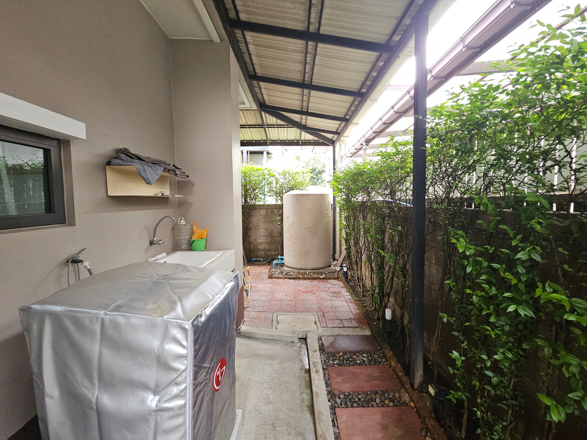 For RentHouseLadkrabang, Suwannaphum Airport : For rent Setthasiri On Nut-Srinakarin (76 sq m.) 4 bedrooms, 3 bathrooms.