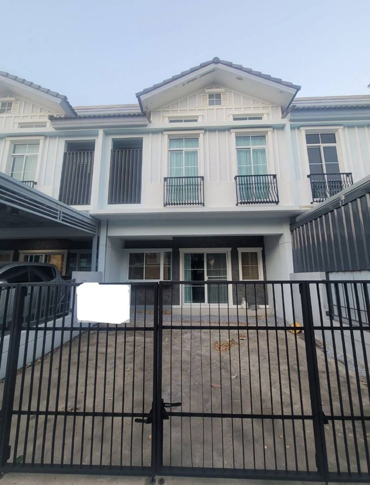 ให้เช่าทาวน์โฮมบางนา แบริ่ง ลาซาล : ให้เช่าทาวน์โฮม อินดี้ บางนา–รามคำแหง 2 (Indy Bangna-Ramkhamhaeng 2) ใกล้ Mega Bangna ขนาด 27.3 ตารางวา 3 ห้องนอน แขวงดอกไม้ เขตประเวศ กรุงเทพมหานคร