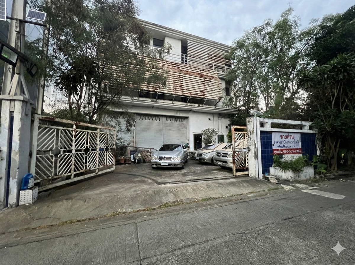 ขายที่ดินรัชดา ห้วยขวาง : ขายที่ดิน สุทธิสาร ห้วยขวาง ซ.รุ่งเรือง พร้อมอาคารสำนักงาน 3 ชั้นครึ่ง 92 ตารางวา