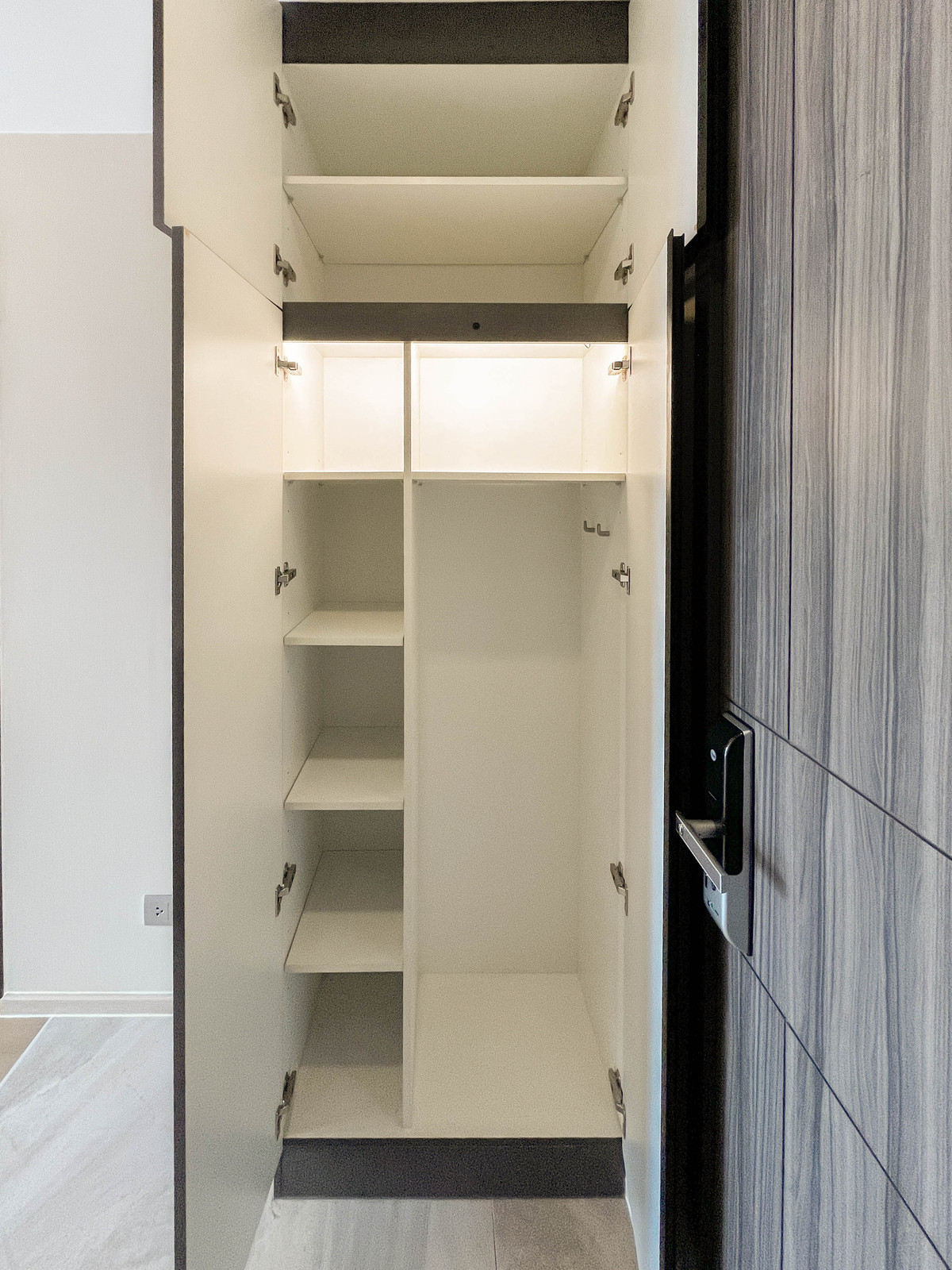 ขายคอนโดสุขุมวิท อโศก ทองหล่อ : F.Q. ขายคอนโด Ashton Asoke ราคา 7,680,000 บาท [SHN00069]