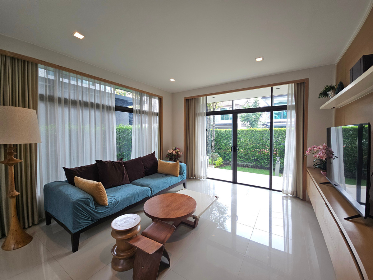 For RentHouseLadkrabang, Suwannaphum Airport : For rent Setthasiri On Nut-Srinakarin (76 sq m.) 4 bedrooms, 3 bathrooms.