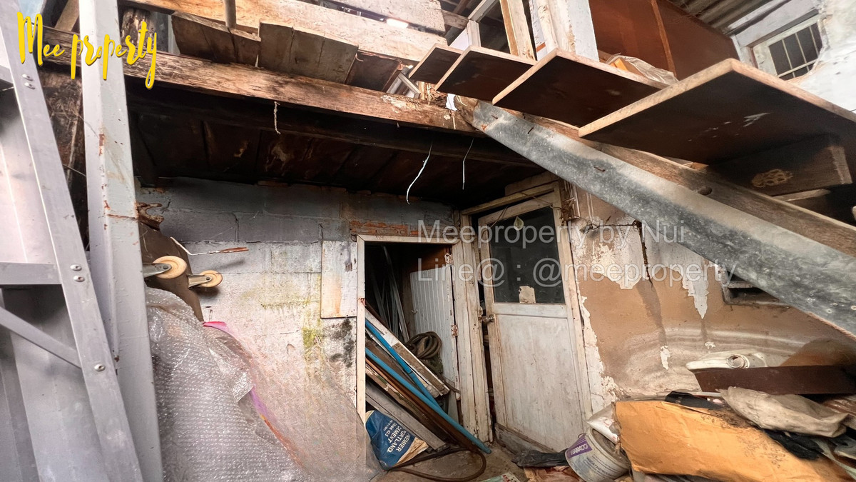 For SaleTownhomeRatchadapisek, Huaikwang, Suttisan : 🚨House with land for sale cheap! Prime location in Bangkok🚨 Soi Pracha Uthit 16, Huai Khwang, Bangkok Land size: 54 sq m. ME-231