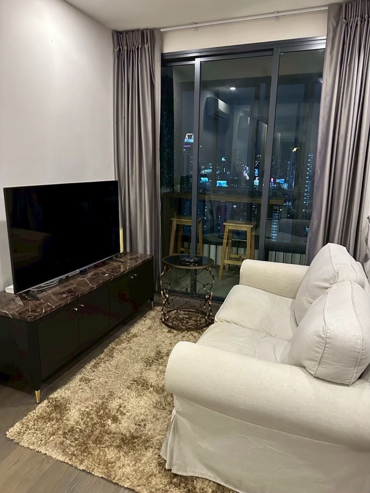 ให้เช่าคอนโดราชเทวี พญาไท : For Rent: Ideo Q Siam–Ratchathewi🛏 1 Bedroom | 📐 34 sq.m.💰 Rent: 20,000 THB/monthcontact 0646428664 (Phat)contact 0946242014 (Nui)