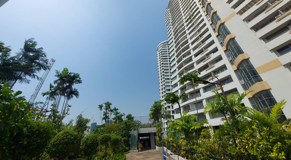 For SaleCondoKasetsart, Ratchayothin : Supalai Park Phahon Yothin 21 for sale Next to BTS Phahon Yothin 24/The Central Phahon Yothin 87 sq m. 2 bedrooms, 2 bathrooms, 1 balcony Price: Bht. 5,750,000  AG : Saranya 0898977920 Line ID: ssorrakrai
