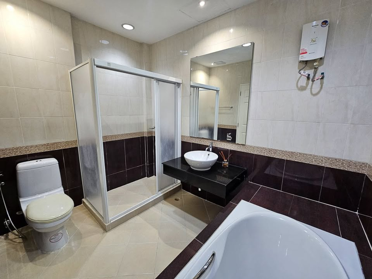 ขายบ้านพระราม 3 สาธุประดิษฐ์ : ✨ขายบ้านรีโนเวทใหม่ทั้งหลังที่บ้านกลางกรุง พระราม3 3ห้องนอน ขนาด 240ตรม. เฟอร์นิเจอร์ครบ เดินทางสะดวกใกล้จุดขึ้น-ลงทางพิเศษ