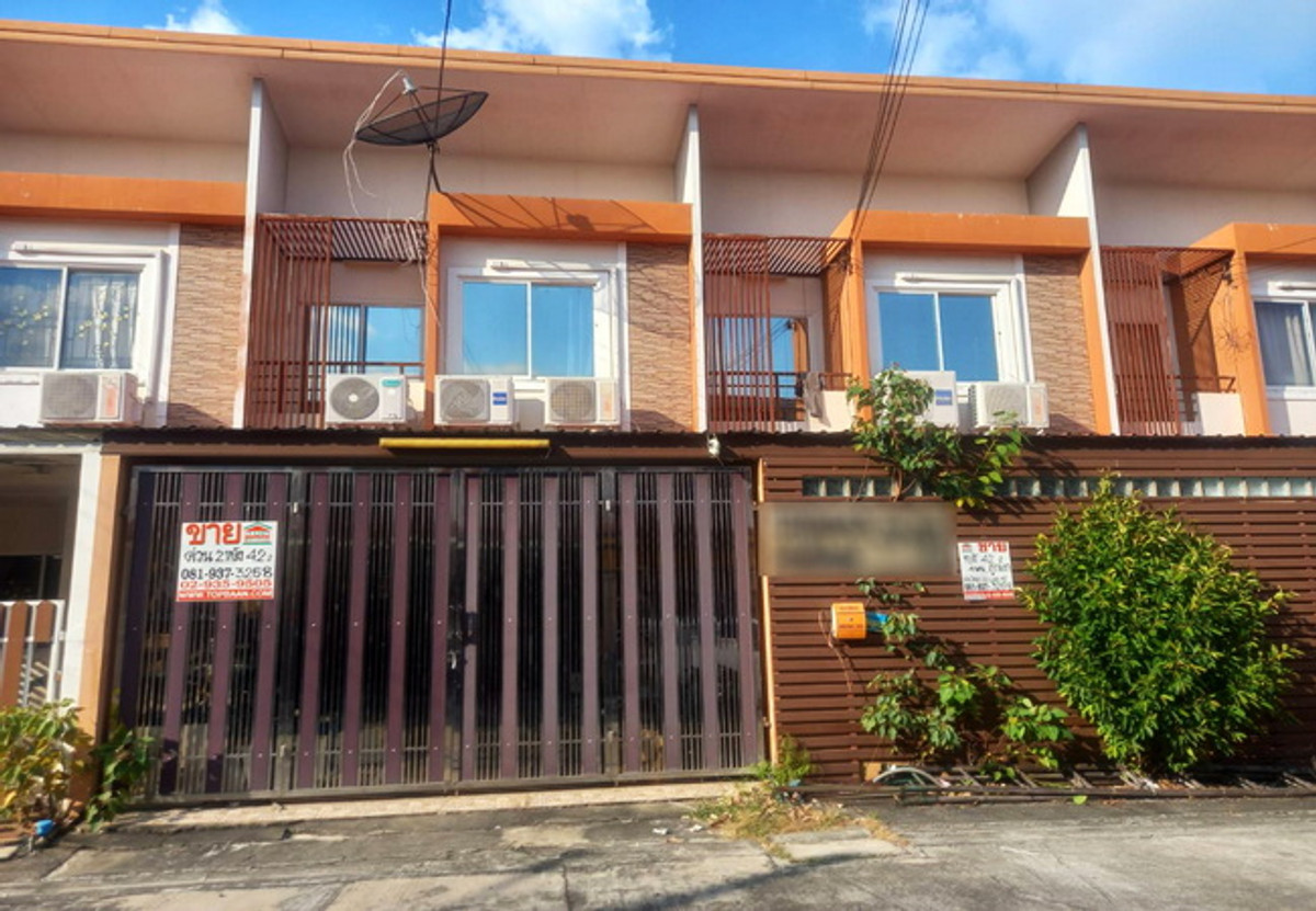 For SaleTownhomeNawamin, Ramindra : Townhouse for sale Ratchathani Village 10, Soi Khubon 27, area 42.4 sq m, 2 houses, 2 floors, 5 bedrooms, 4 bathrooms, price negotiable.