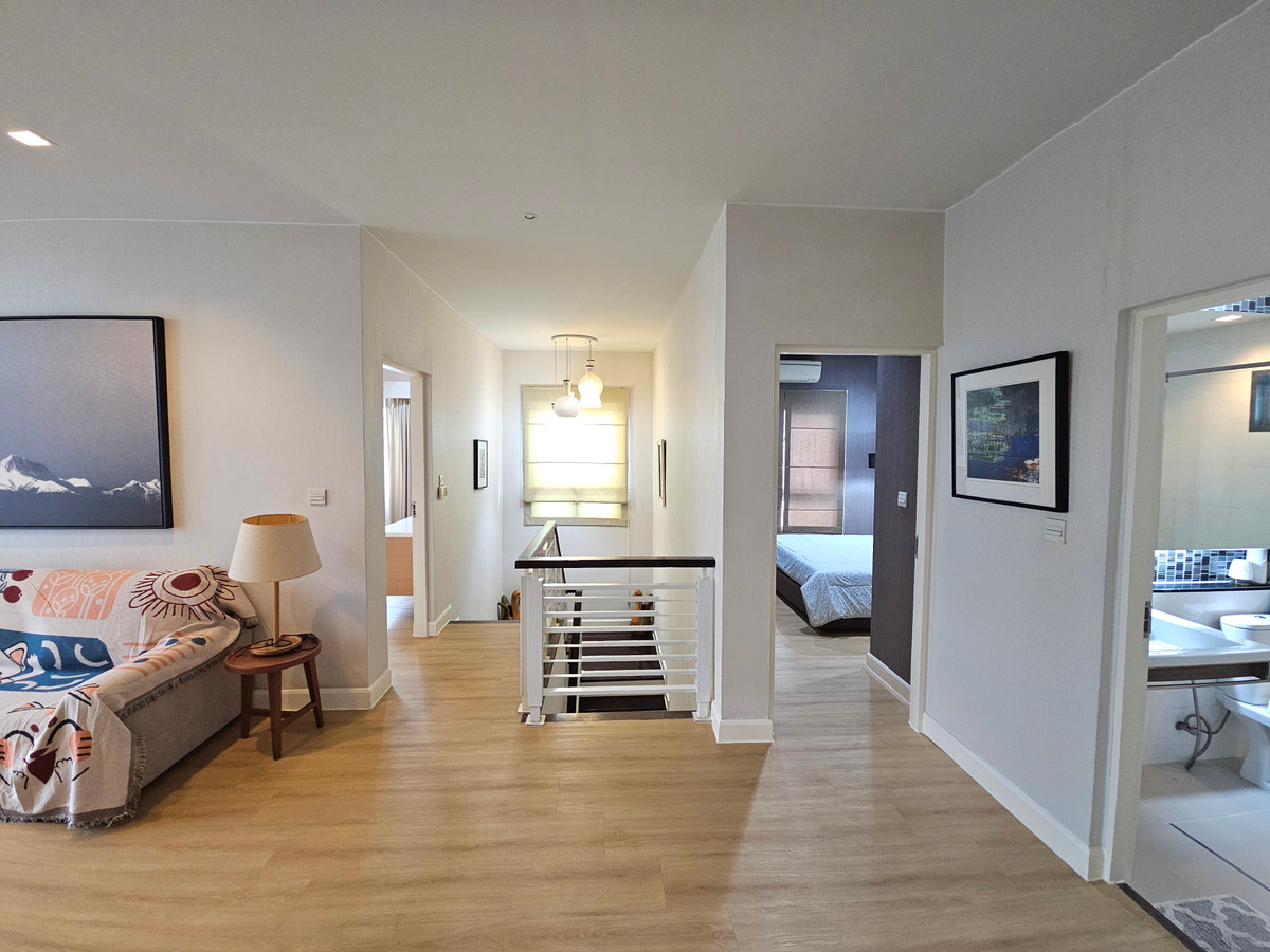 For RentHouseLadkrabang, Suwannaphum Airport : For rent Setthasiri On Nut-Srinakarin (76 sq m.) 4 bedrooms, 3 bathrooms.