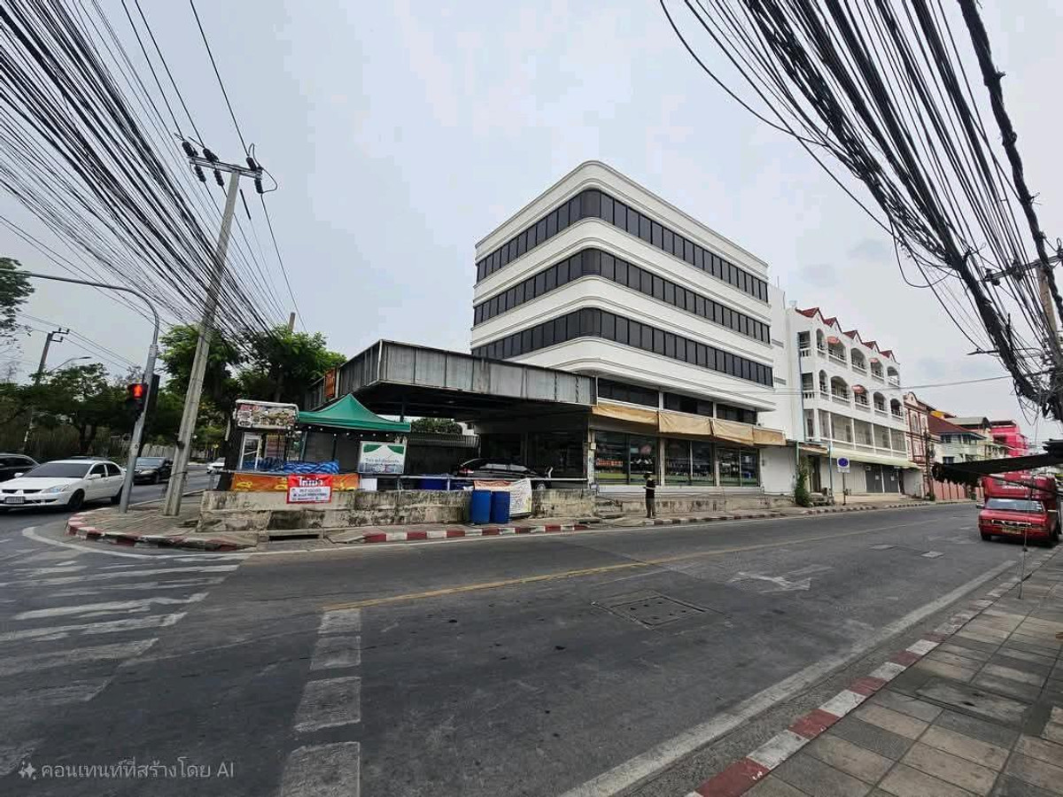 For RentShowroomPattanakan, Srinakarin : 5-Storey Commercial Building for Rent on Main Road — Suitable for Office, Residence, Airbnb & Motorcycle Showroom