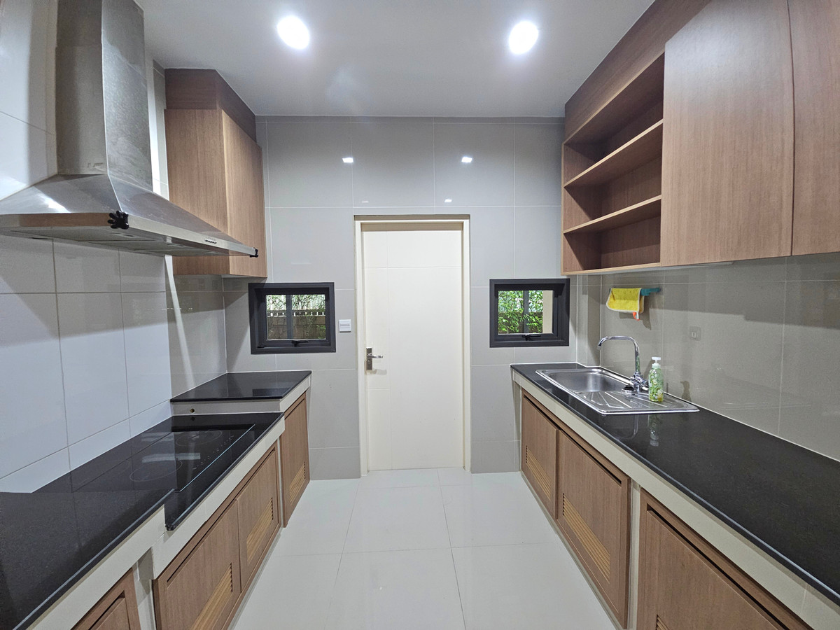 For RentHouseLadkrabang, Suwannaphum Airport : For rent Setthasiri On Nut-Srinakarin (76 sq m.) 4 bedrooms, 3 bathrooms.