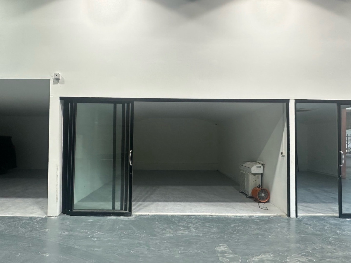 ให้เช่าโกดังเลียบทางด่วนรามอินทรา : ให้เช่า อู่ซ่อมบำรุงรถยนต์ เลียบด่วน รามอินทรา พรีเมี่ยม ฟังก์ชัน ที่จอดรถเยอะ เข้าออกได้ 24 ชั่วโมง / โรงแรมรถ โกดัง คลังสินค้า Fulfillment ก็เหมาะ