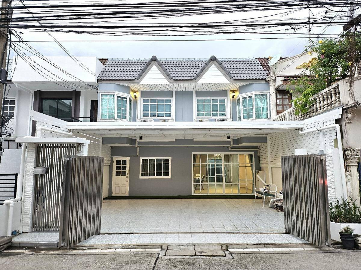 ให้เช่าทาวน์โฮมเกษตรศาสตร์ รัชโยธิน : ให้เช่าทาวน์โฮม (2หลังติด) โซนลาดพร้าววังหิน ใกล้ BTS เสนานิคม เพียง 5 นาที