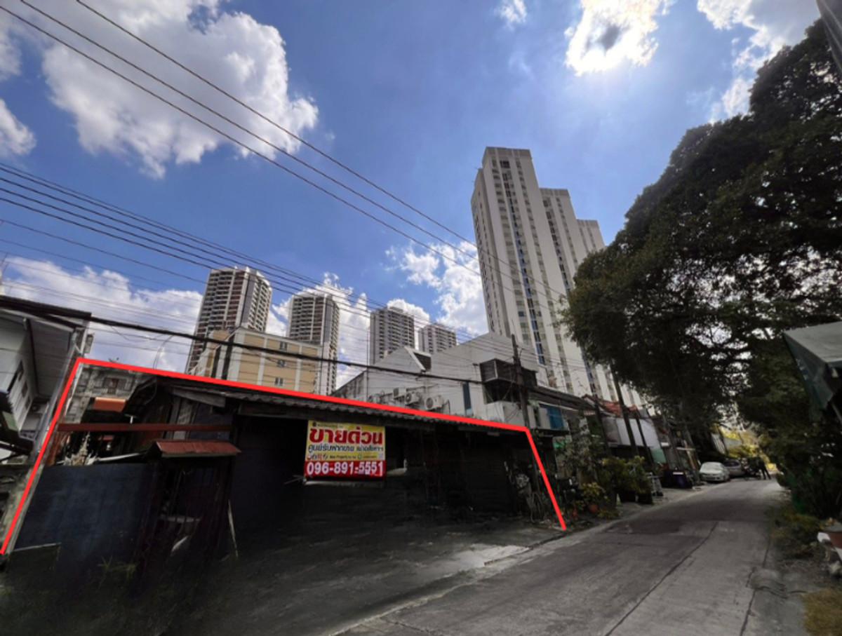 ขายทาวน์โฮมรัชดา ห้วยขวาง : 🚨บ้านพร้อมที่ดิน ขายถูก! ทำเลทองในกรุงเทพฯ🚨 ซอยประชาอุทิศ 16, ห้วยขวาง, กรุงเทพฯ ขนาดที่ดิน: 54 ตร.ว.  ME-231