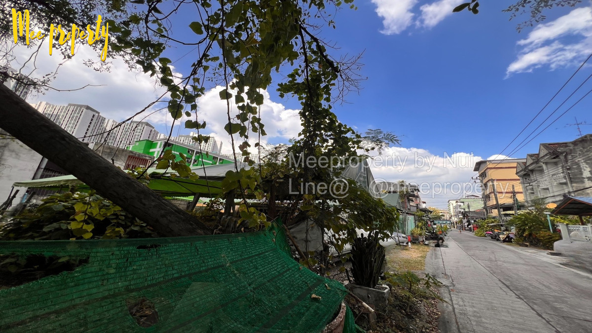 For SaleTownhomeRatchadapisek, Huaikwang, Suttisan : 🚨House with land for sale cheap! Prime location in Bangkok🚨 Soi Pracha Uthit 16, Huai Khwang, Bangkok Land size: 54 sq m. ME-231