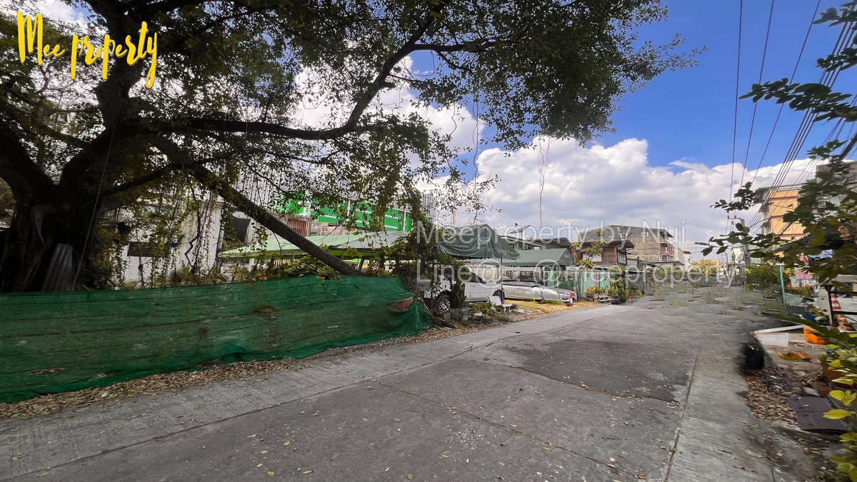 For SaleTownhomeRatchadapisek, Huaikwang, Suttisan : 🚨House with land for sale cheap! Prime location in Bangkok🚨 Soi Pracha Uthit 16, Huai Khwang, Bangkok Land size: 54 sq m. ME-231