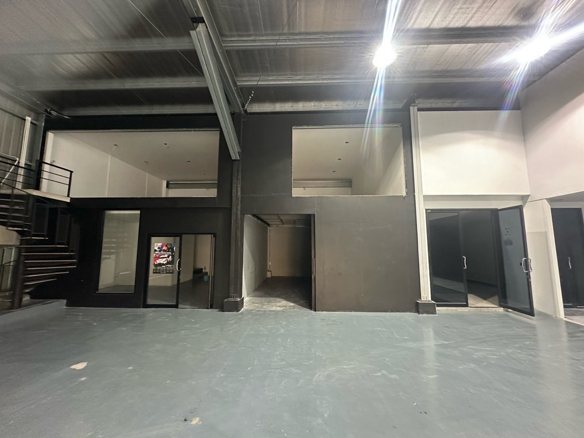 ให้เช่าโกดังเลียบทางด่วนรามอินทรา : ให้เช่า อู่ซ่อมบำรุงรถยนต์ เลียบด่วน รามอินทรา พรีเมี่ยม ฟังก์ชัน ที่จอดรถเยอะ เข้าออกได้ 24 ชั่วโมง / โรงแรมรถ โกดัง คลังสินค้า Fulfillment ก็เหมาะ