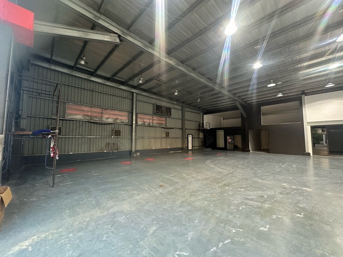 For RentRetail SpaceYothinpattana,CDC : Car maintenance garage for rent, along Ramindra Expressway, very good location, can park many cars.