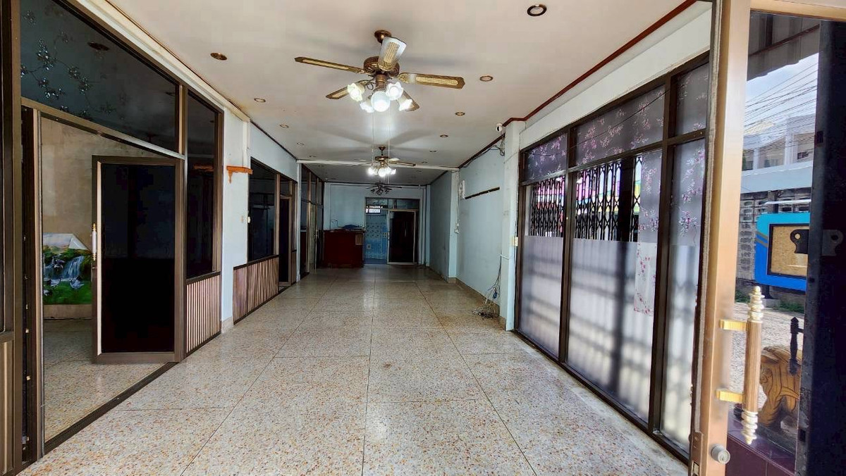 ขายอาคารพาณิชย์พัทยา บางแสน ชลบุรี สัตหีบ : ขายอาคารพาณิชย์ 4 ชั้น 2 คูหา(หลังมุม)
ใจกลางเมืองชลบุรี สี่แยกเฉลิมไทย