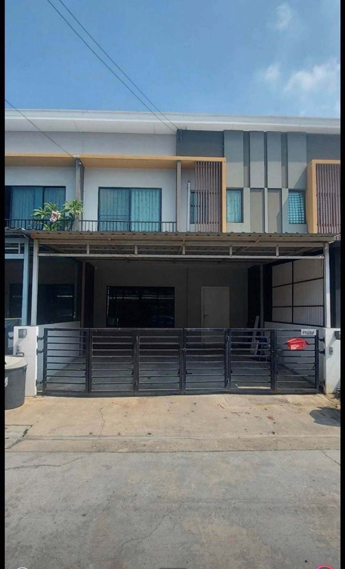 For RentTownhomePattanakan, Srinakarin : 🏡2-storey townhouse, The Connect Village, Pattanakarn 38, has 3 bedrooms, 2 bathrooms, fully furnished + electrical appliances, ready to move in✨