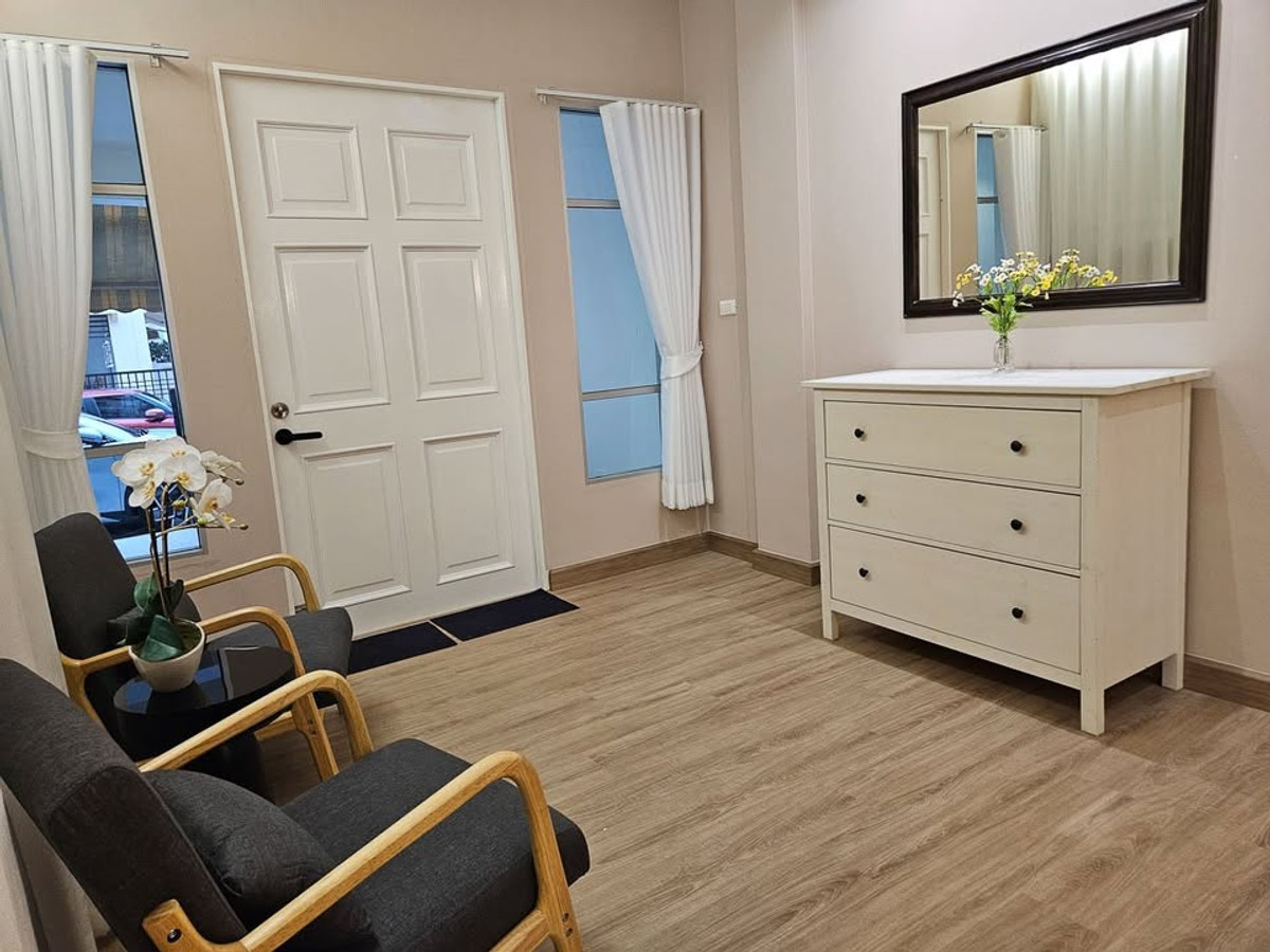 ขายบ้านพระราม 3 สาธุประดิษฐ์ : ✨ขายบ้านรีโนเวทใหม่ทั้งหลังที่บ้านกลางกรุง พระราม3 3ห้องนอน ขนาด 240ตรม. เฟอร์นิเจอร์ครบ เดินทางสะดวกใกล้จุดขึ้น-ลงทางพิเศษ