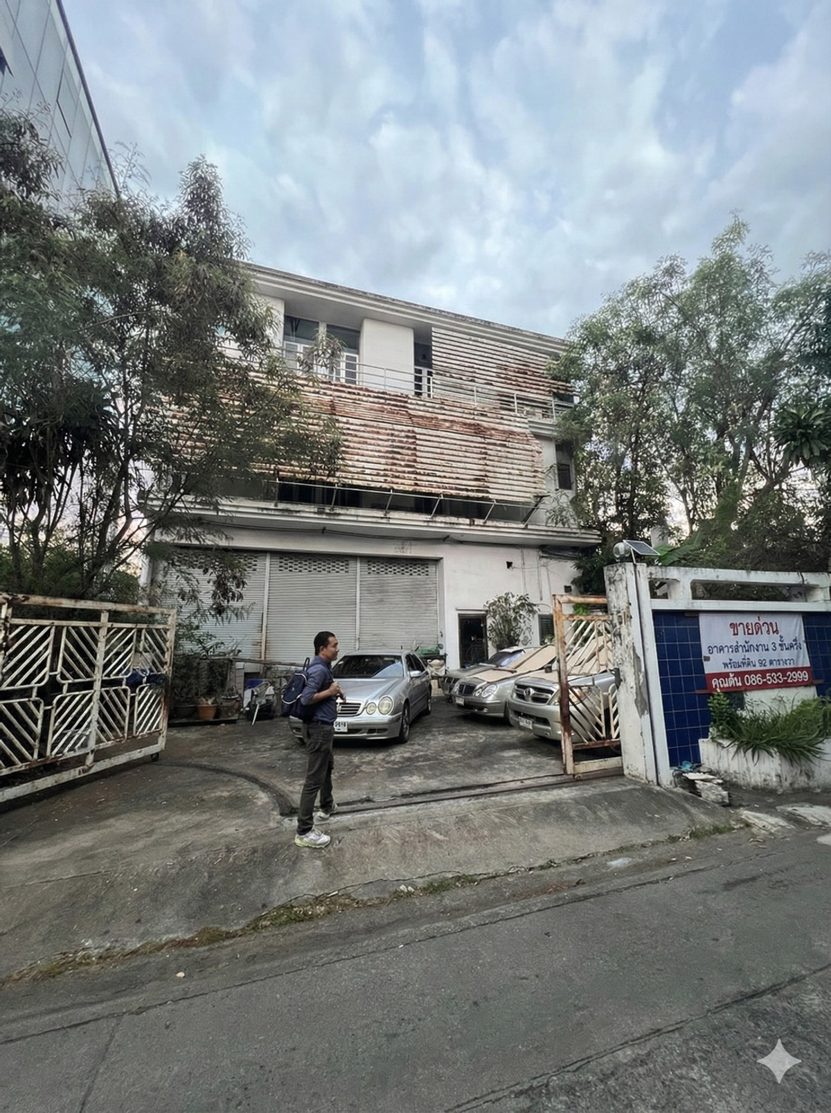 ขายที่ดินรัชดา ห้วยขวาง : ขายที่ดิน สุทธิสาร ห้วยขวาง ซ.รุ่งเรือง พร้อมอาคารสำนักงาน 3 ชั้นครึ่ง 92 ตารางวา