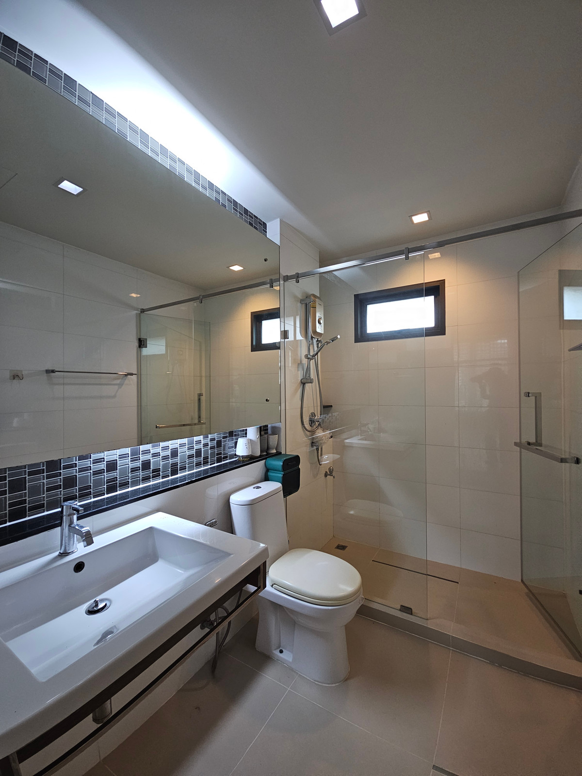 For RentHouseLadkrabang, Suwannaphum Airport : For rent Setthasiri On Nut-Srinakarin (76 sq m.) 4 bedrooms, 3 bathrooms.