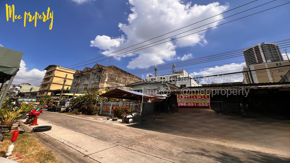 ขายทาวน์โฮมรัชดา ห้วยขวาง : 🚨บ้านพร้อมที่ดิน ขายถูก! ทำเลทองในกรุงเทพฯ🚨 ซอยประชาอุทิศ 16, ห้วยขวาง, กรุงเทพฯ ขนาดที่ดิน: 54 ตร.ว.  ME-231