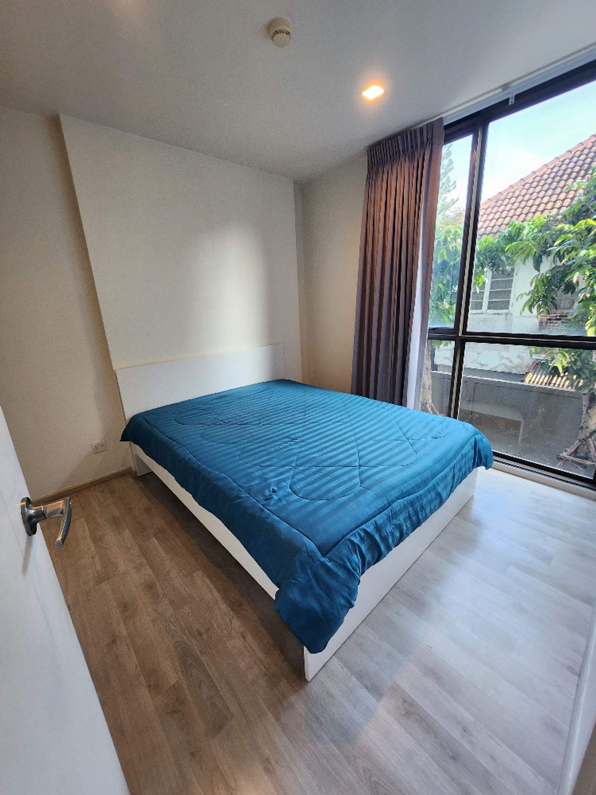 ขายคอนโดนวมินทร์ รามอินทรา : ขายคอนโด แชมเบอร์ส เฌอ รัชดา - รามอินทรา ใกล้ BTS สายสีชมพู พร้อมเฟอร์&เครื่องใช้ไฟฟ้า (AM2117)