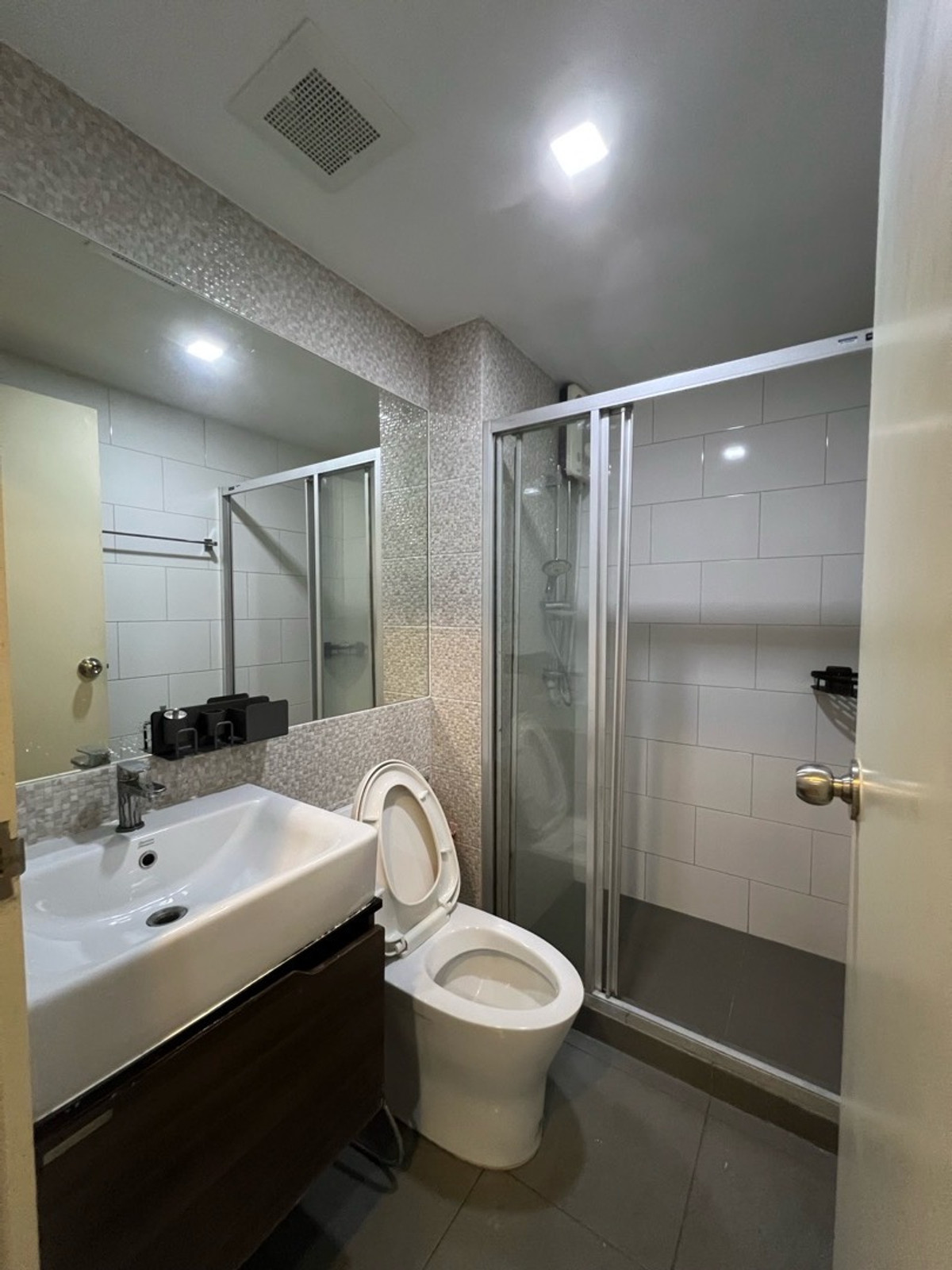 ให้เช่าคอนโดวิภาวดี ดอนเมือง หลักสี่ : ให้เช่า Knightsbridge Skycity สะพานไหม่ ชั้น 7 เฟอร์ฯครบ 30 ตรม 10,500 บาท (รวมส่วนกลาง)