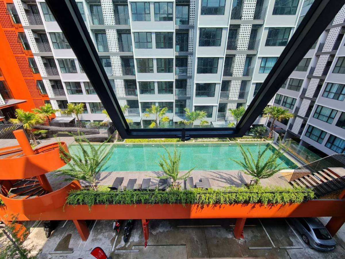 For RentCondoSamut Prakan,Samrong : ✨ FOR RENT: Cozy Corner Unit with Pool View @THE CUBE LOFT Srinakarin-Theppharak ✨