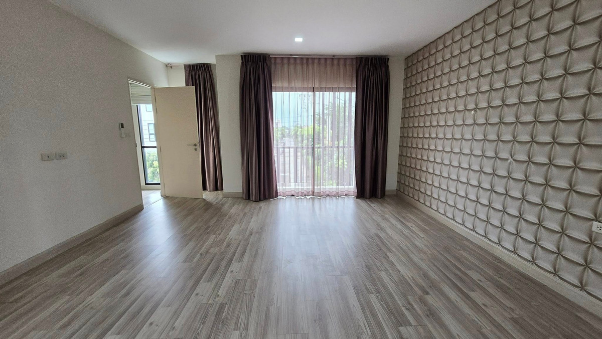 ขายทาวน์โฮมมีนบุรี-ร่มเกล้า : วิลลา อัลเบลโล่ พระราม 9 - ศรีนครินทร์ / 3 ห้องนอน (ขาย), Villa Albero Rama 9 - Srinakarin / 3 Bedrooms (FOR SALE) BZD095