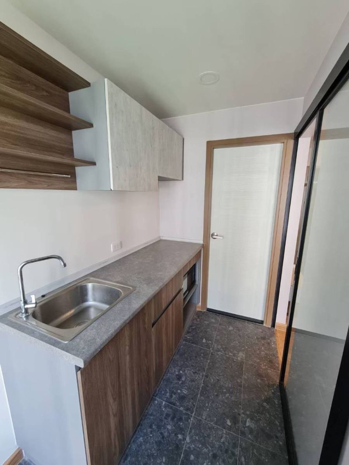 For RentCondoSamut Prakan,Samrong : ✨ FOR RENT: Cozy Corner Unit with Pool View @THE CUBE LOFT Srinakarin-Theppharak ✨