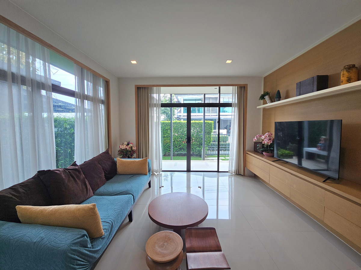 For RentHouseLadkrabang, Suwannaphum Airport : For rent Setthasiri On Nut-Srinakarin (76 sq m.) 4 bedrooms, 3 bathrooms.