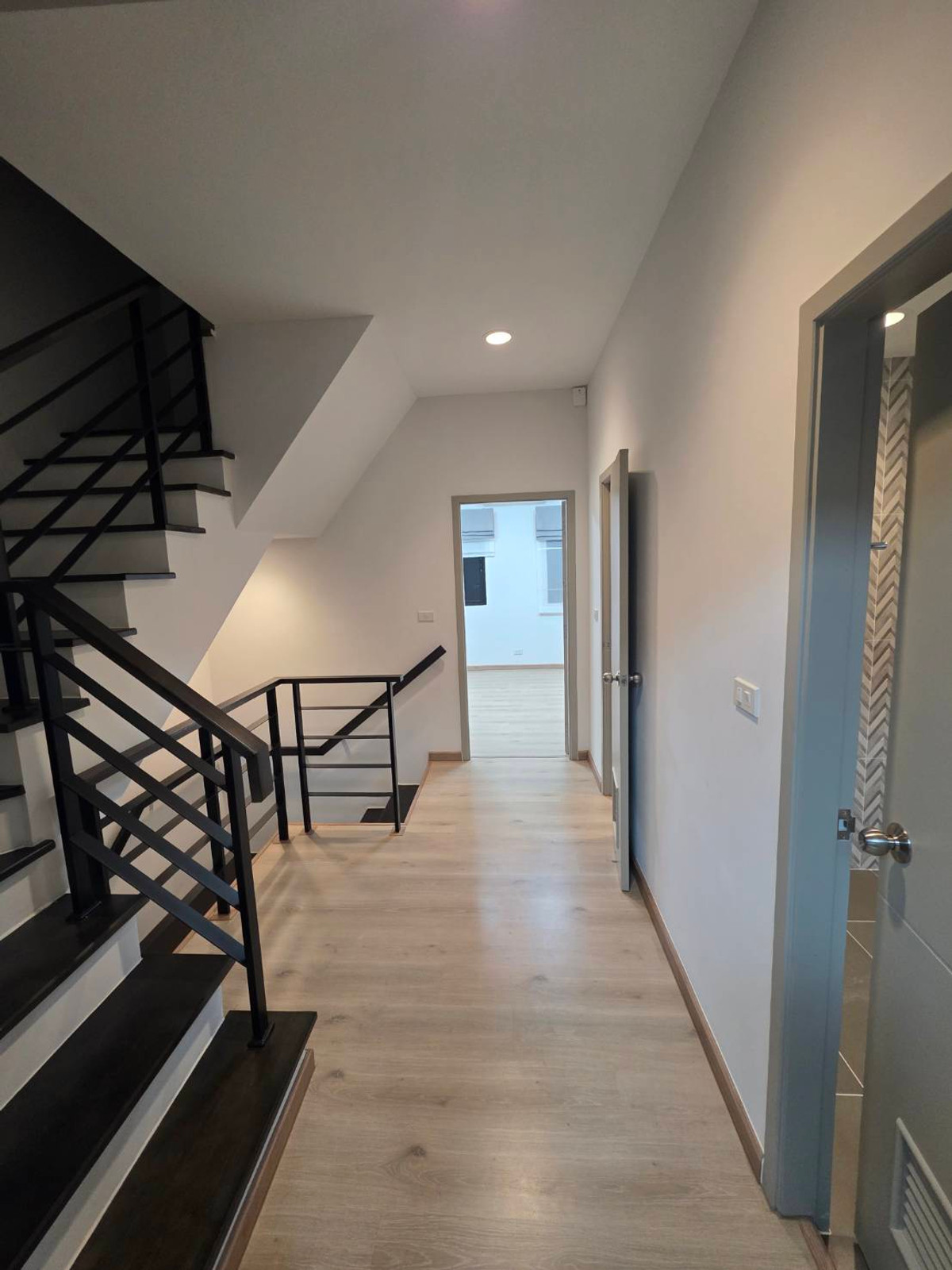 ให้เช่าทาวน์โฮมนวมินทร์ รามอินทรา : ให้เช่าทาวน์โฮม พรีเมี่ยม เพลส พหลโยธิน - รามอินทรา ใกล้ บิ๊กซี ดอนเมือง (สะพานใหม่) เพียง 5 นาที