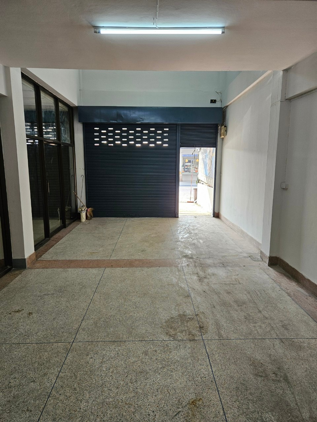 ให้เช่าอาคารพาณิชย์นครปฐม : ให้เช่า อาคารพาณิชย์ ใกล้ บิ๊กซี อ้อมใหญ่ เพียง 7 นาที