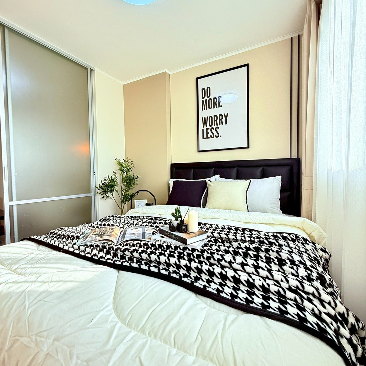 For SaleCondoBang kae, Phetkasem : Condo for sale, newly decorated, beautiful and livable, Lumpini Condo Town Bang Khae, near MRT Bang Khae.